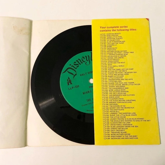 Vintage 1965 Disney Winnie the Pooh and the Honey Tree 7  Inch Record and Book - Picture 10 of 16